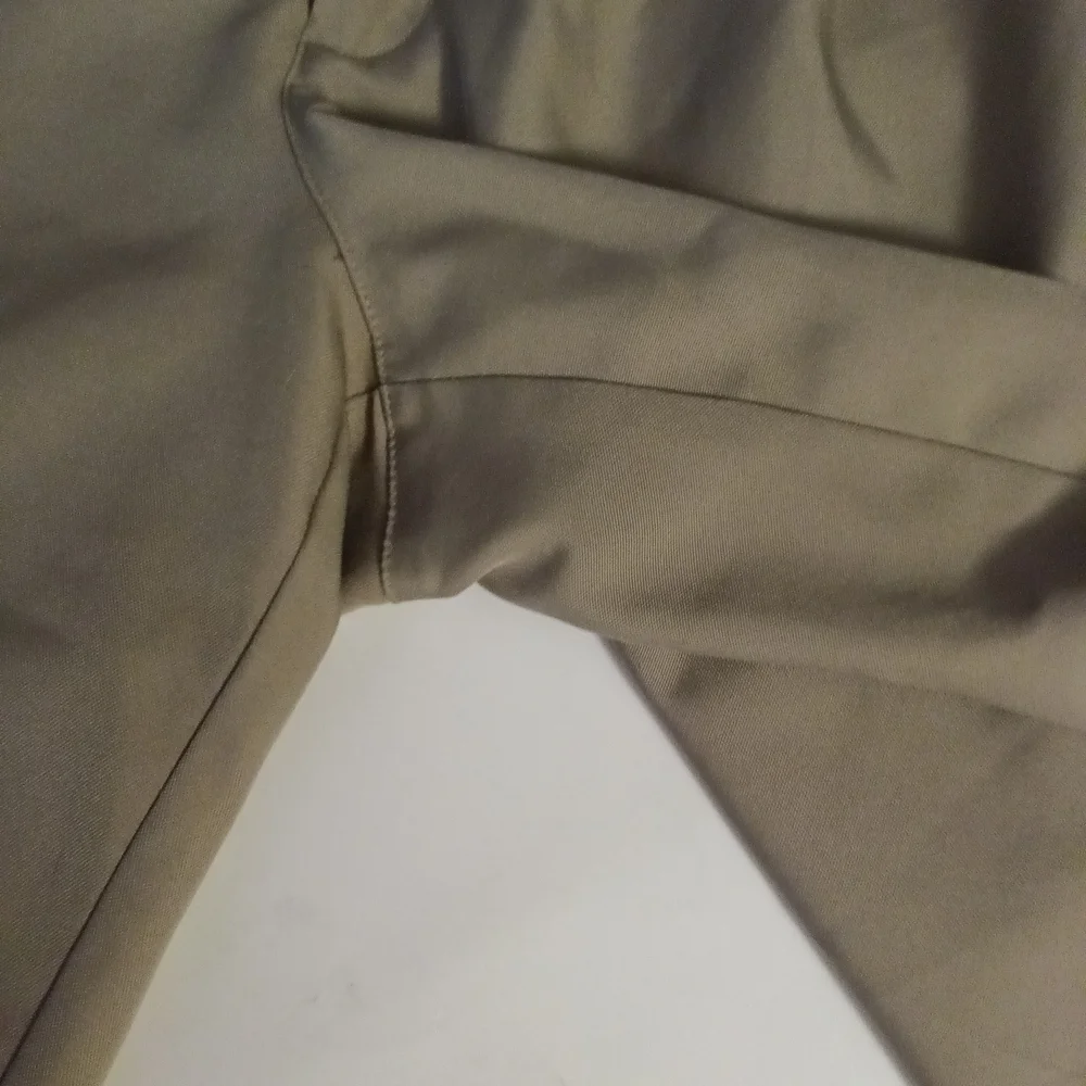 Mens Nike Golf Shorts Size 40 Tan